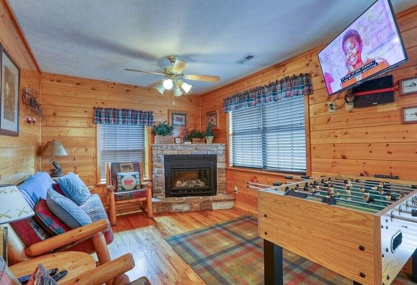 An Amazing View 4 Bedrooms, 3.5 Baths, Sleeps 10 Cabin By Redawning