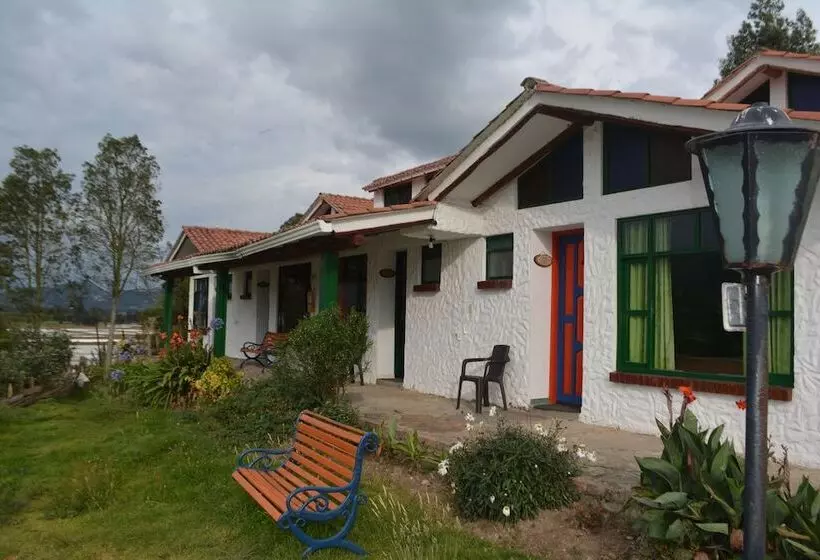 ホテル Cabañas San Cayetano