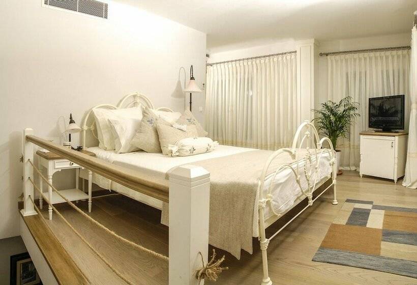 هتل Cesme Marina Konukevi