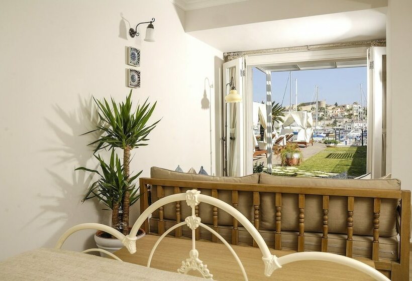 هتل Cesme Marina Konukevi