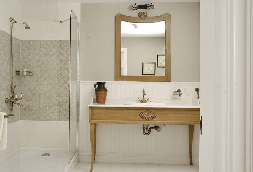 هتل Cesme Marina Konukevi