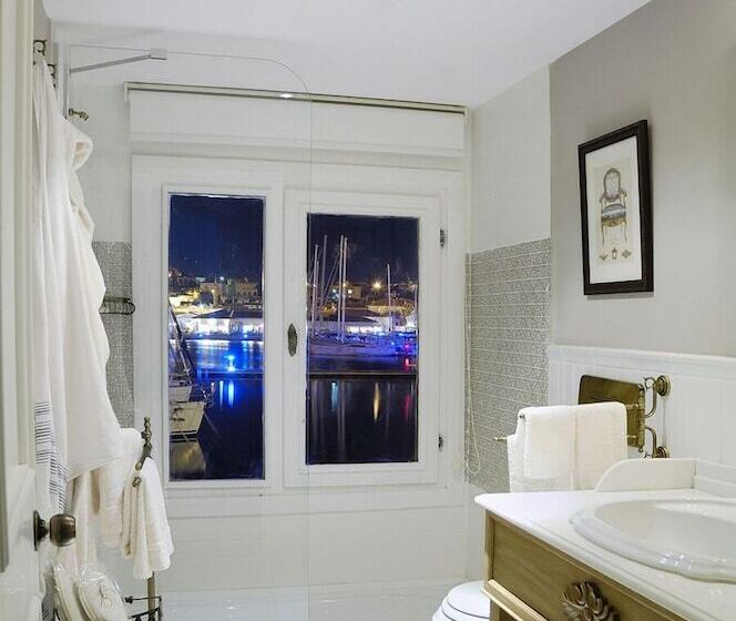 هتل Cesme Marina Konukevi