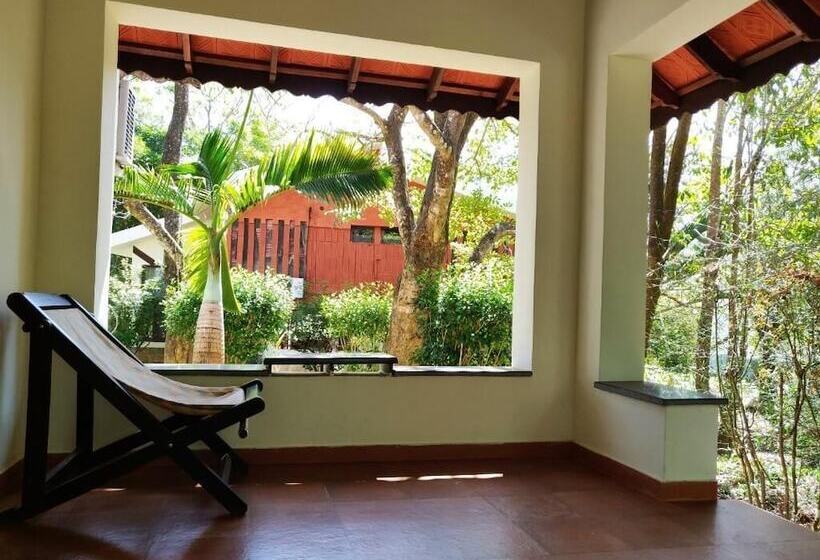 Отель Kadkani River Resort