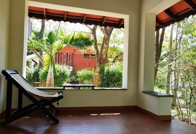 ホテル Kadkani River Resort