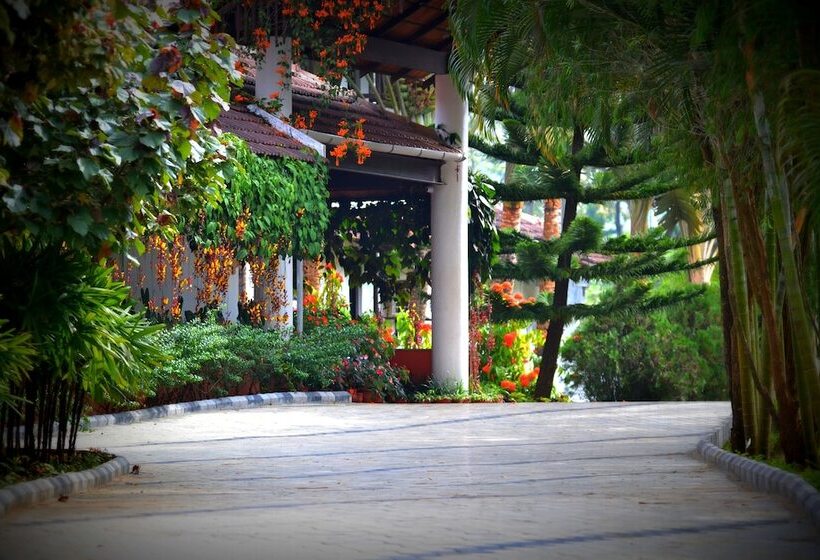 ホテル Kadkani River Resort