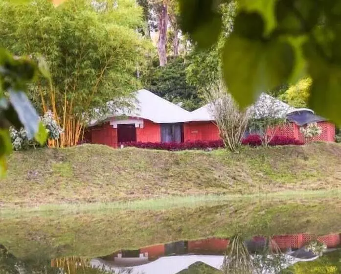 ホテル Kadkani River Resort