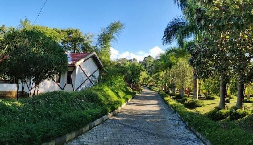 ホテル Kadkani River Resort