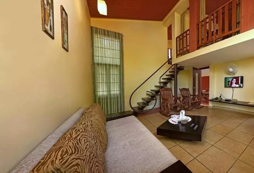 ホテル Kadkani River Resort