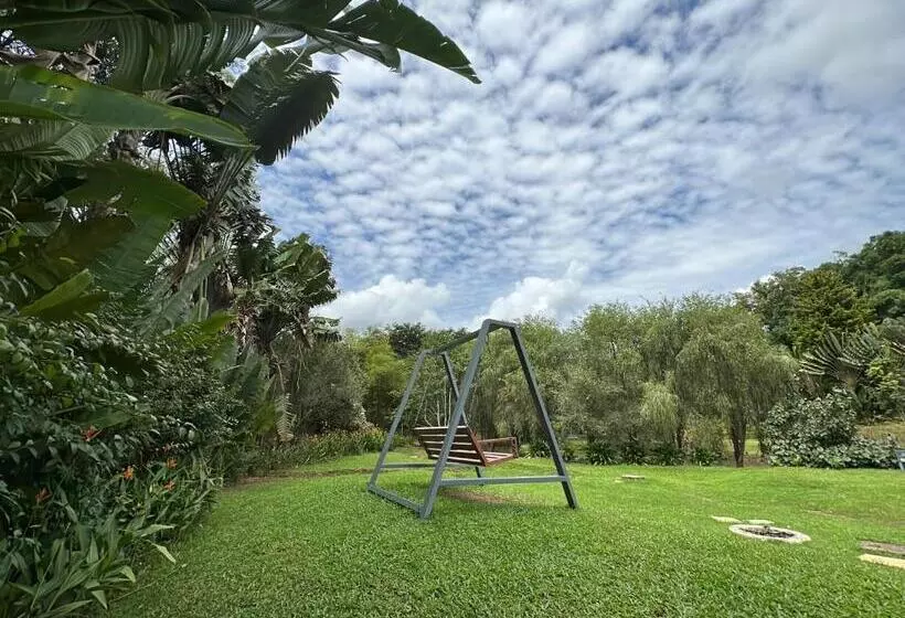 ホテル Kadkani River Resort