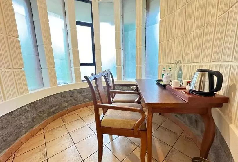 ホテル Kadkani River Resort