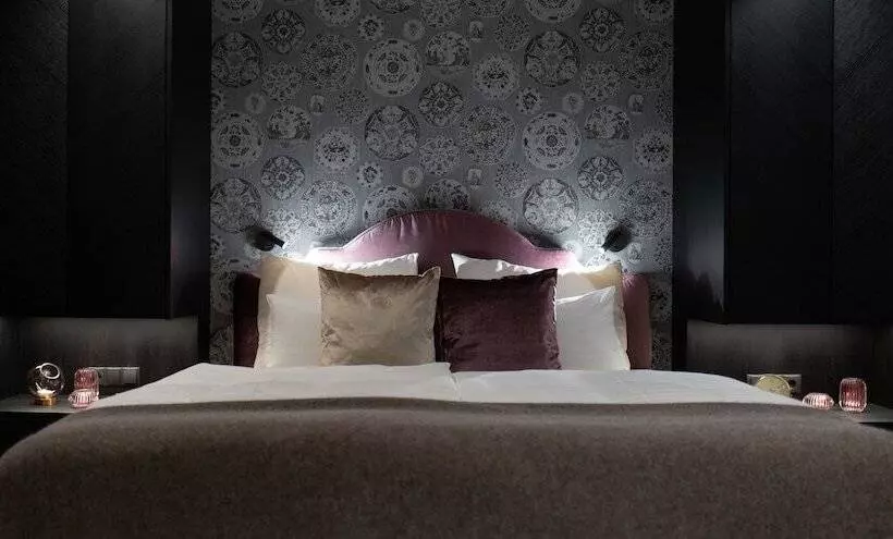 ホテル Sissi Suites Luxury Apartments