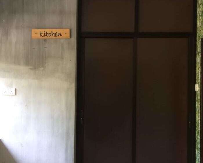 פנסיון Kelulut Lodge