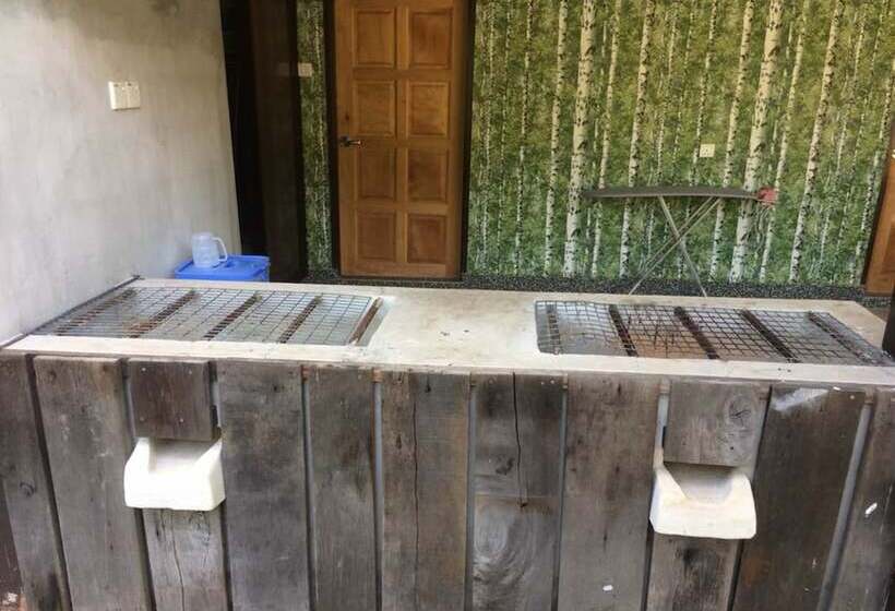 פנסיון Kelulut Lodge