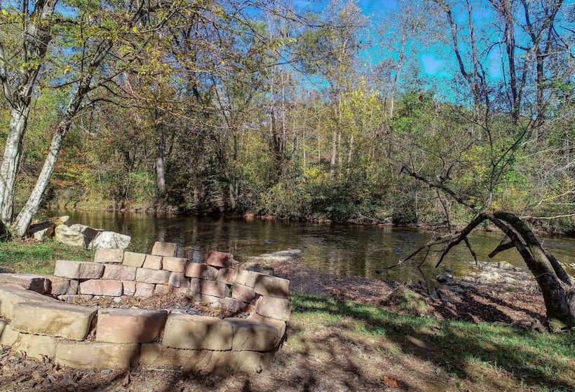 Rivendell Creekside 3 Bedrooms, 2 Baths, Sleeps 6 Cabin By Redawning