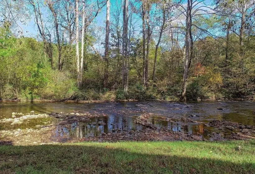 Rivendell Creekside    3 Bedrooms, 2 Baths, Sleeps 6 Cabin By Redawning