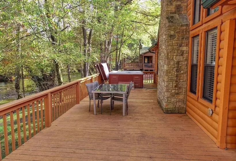 Rivendell Creekside    3 Bedrooms, 2 Baths, Sleeps 6 Cabin By Redawning