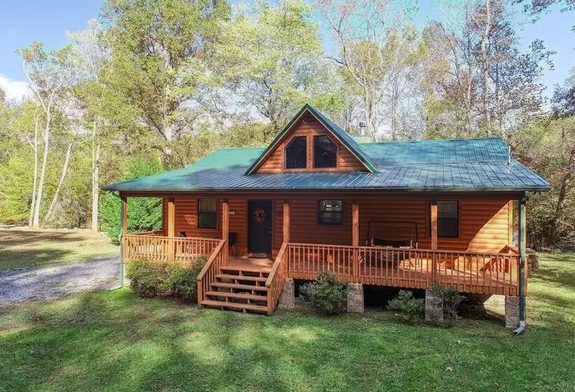 Rivendell Creekside    3 Bedrooms, 2 Baths, Sleeps 6 Cabin By Redawning