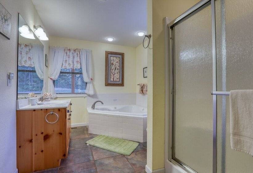 Rivendell Creekside 3 Bedrooms, 2 Baths, Sleeps 6 Cabin By Redawning