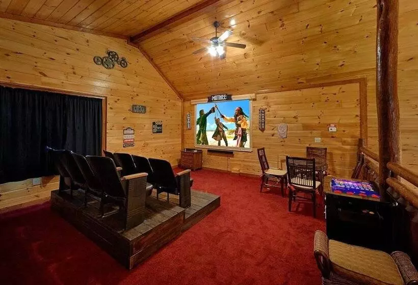 Sweet Tranquility Pool Lodge Apartment 4