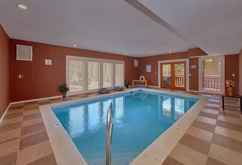 Sweet Tranquility Pool Lodge Apartment 4