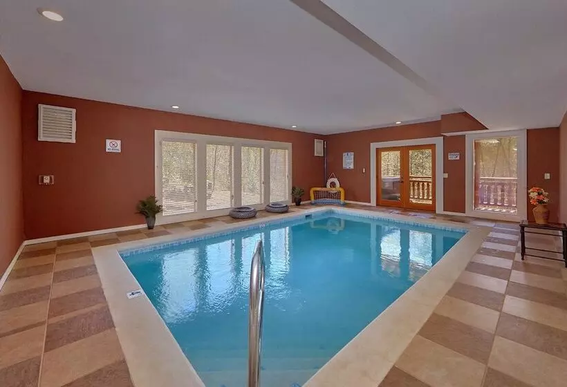 Sweet Tranquility Pool Lodge Apartment 4