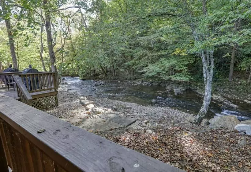 Whispering Creek   2 Bedrooms, 1 Baths, Sleeps 6 Cabin By Redawning