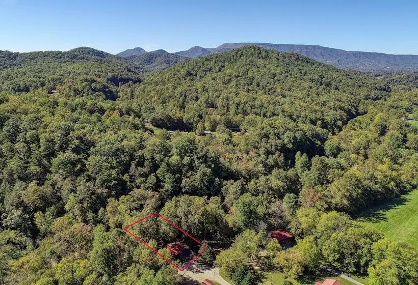 Whispering Creek   2 Bedrooms, 1 Baths, Sleeps 6 Cabin By Redawning