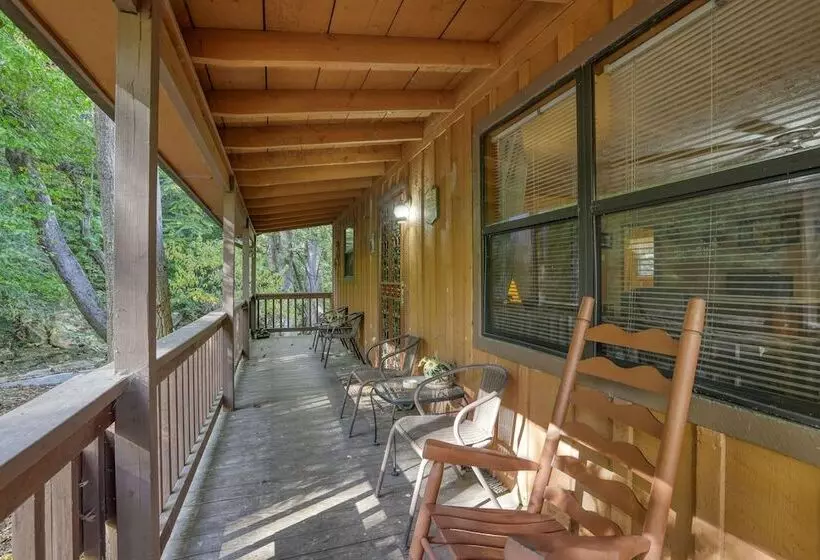 Whispering Creek   2 Bedrooms, 1 Baths, Sleeps 6 Cabin By Redawning