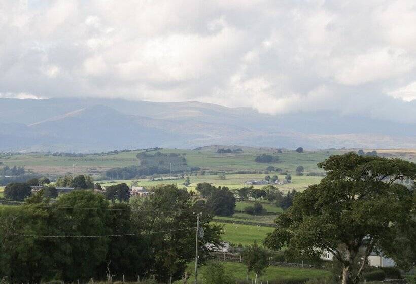Bryn Dedwydd Farmhouse