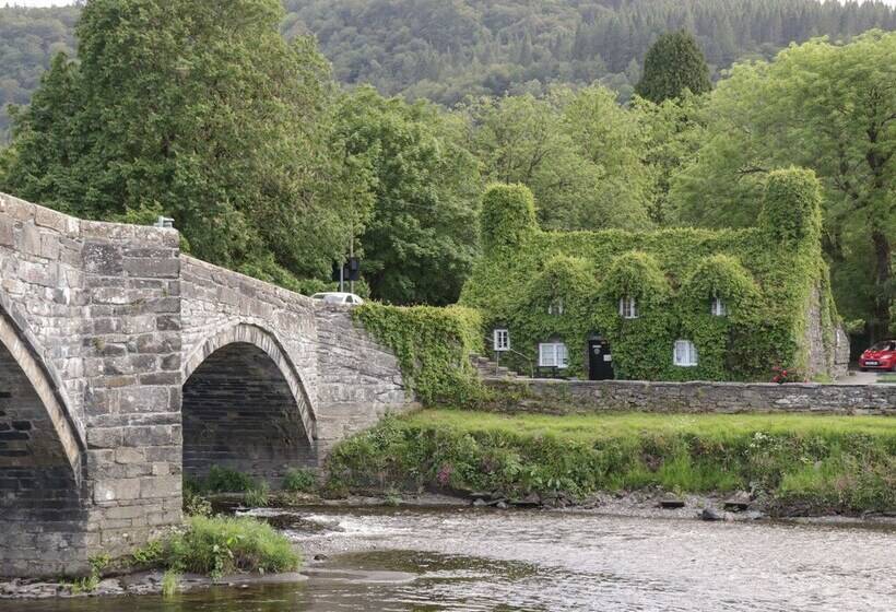 Bryn Dedwydd Farmhouse