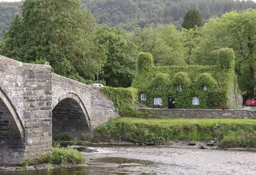Bryn Dedwydd Farmhouse