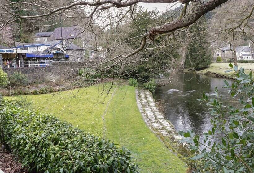 Bryn Dedwydd Farmhouse