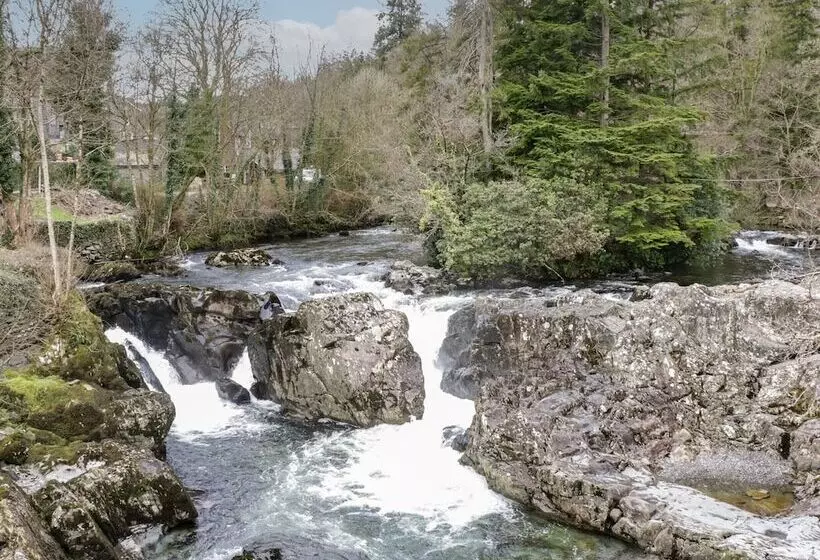 Bryn Dedwydd Farmhouse