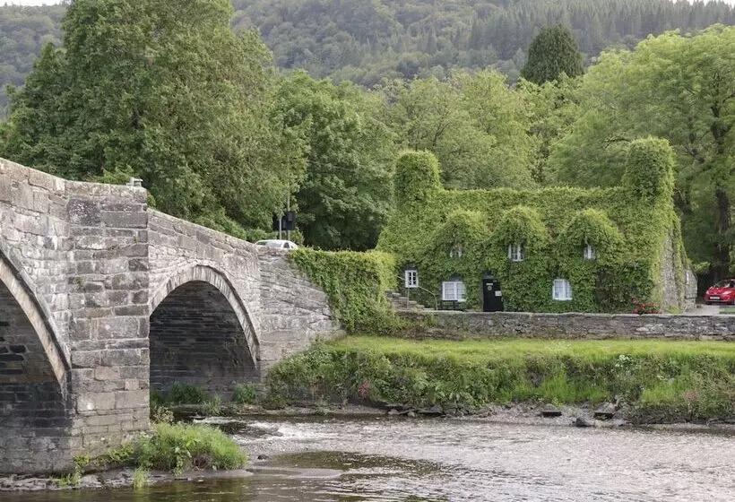 Bryn Dedwydd Farmhouse