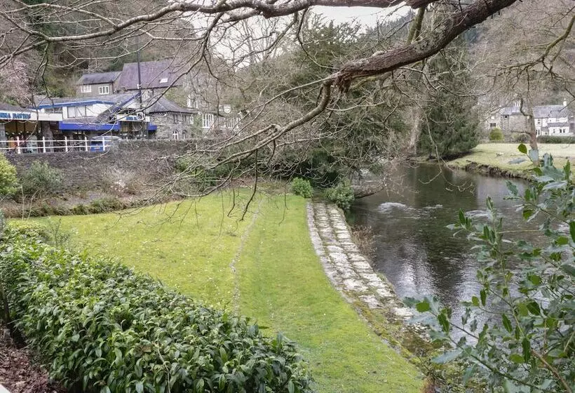 Bryn Dedwydd Farmhouse