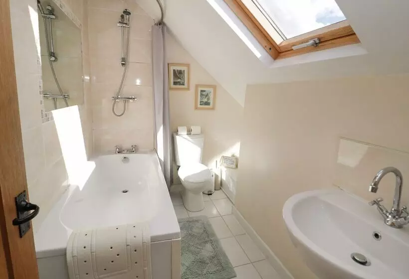 Bryn Dedwydd Farmhouse