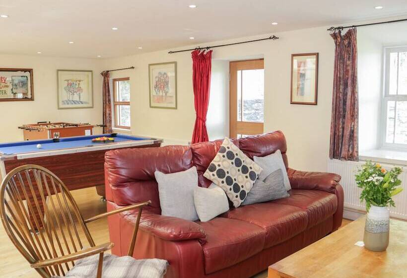 Bryn Dedwydd Farmhouse