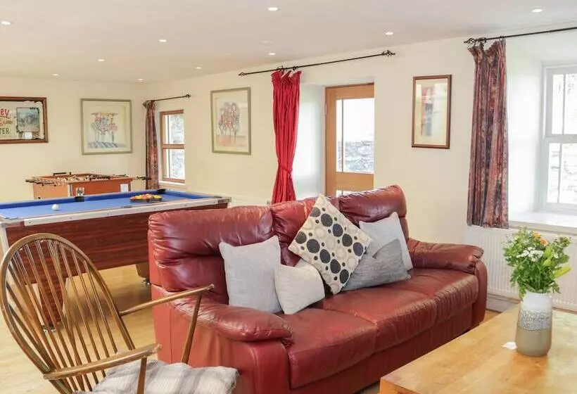 Bryn Dedwydd Farmhouse