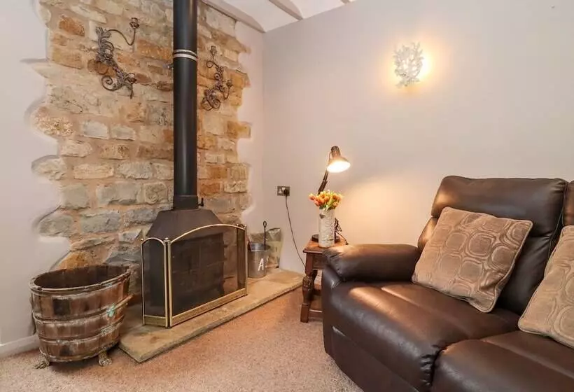 Distillers Cottage