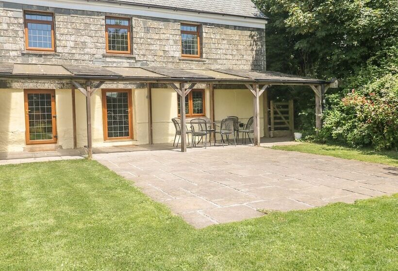 Lower West Curry Farmhouse