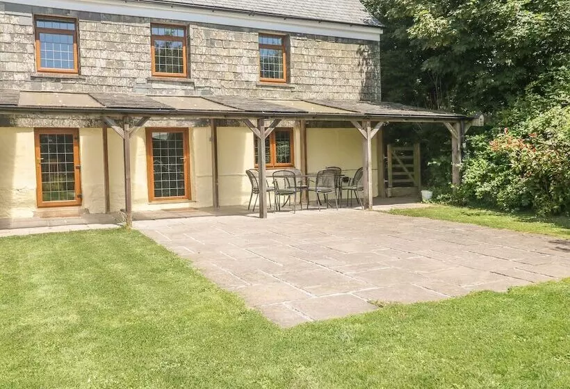 Lower West Curry Farmhouse