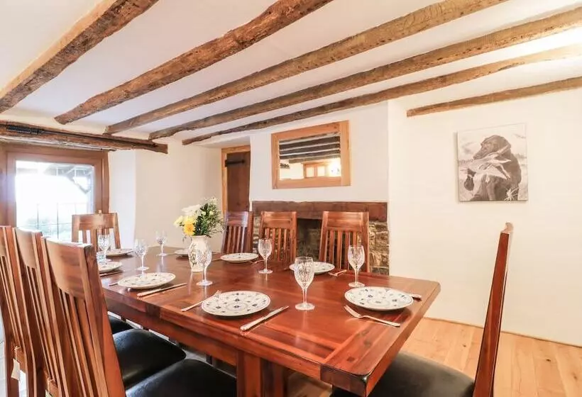 Lower West Curry Farmhouse