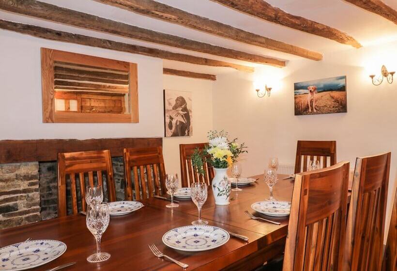 Lower West Curry Farmhouse