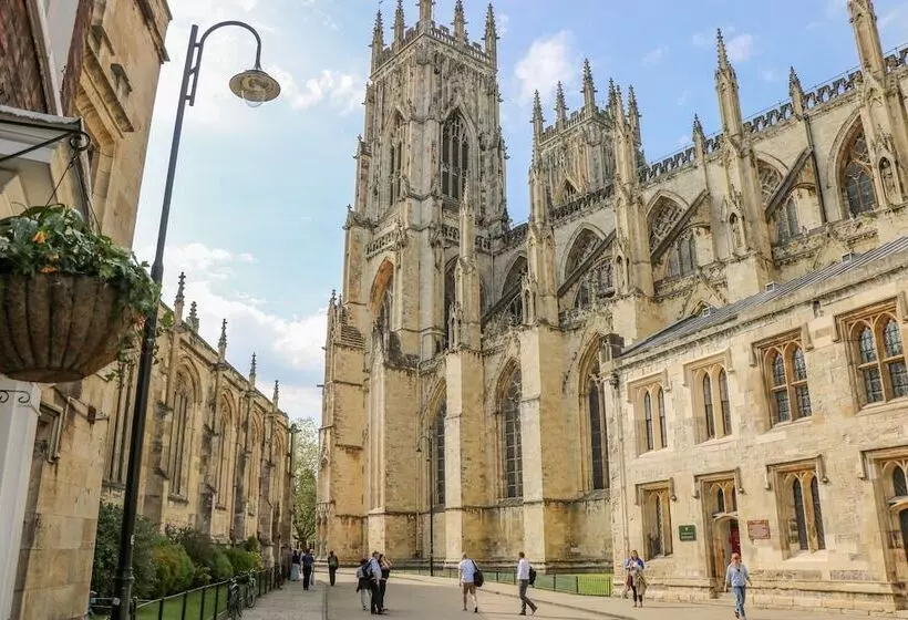 1 Pines Farm Cottages