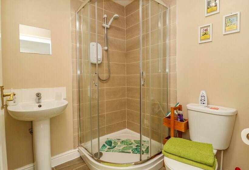 1 Pines Farm Cottages