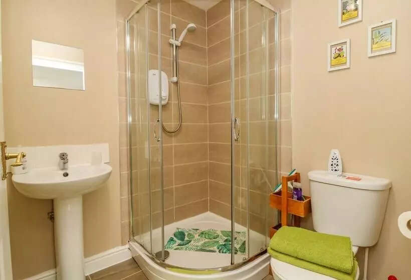 1 Pines Farm Cottages