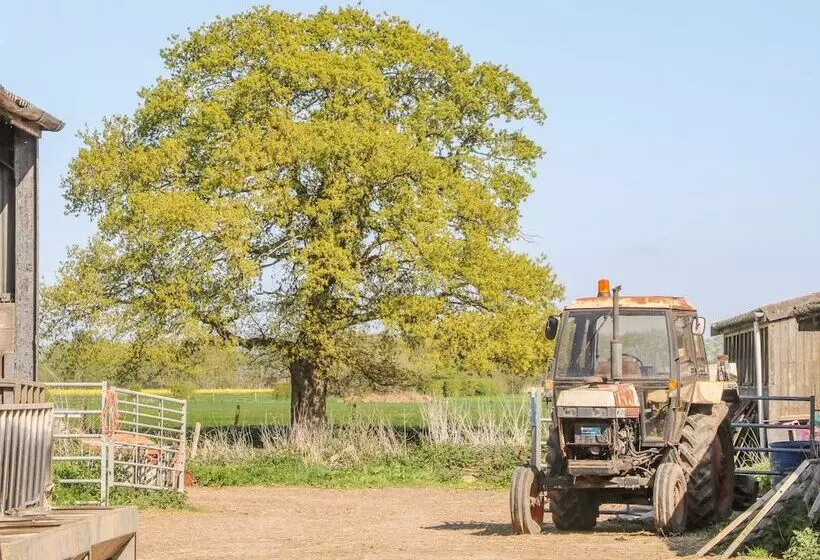 1 Pines Farm Cottages