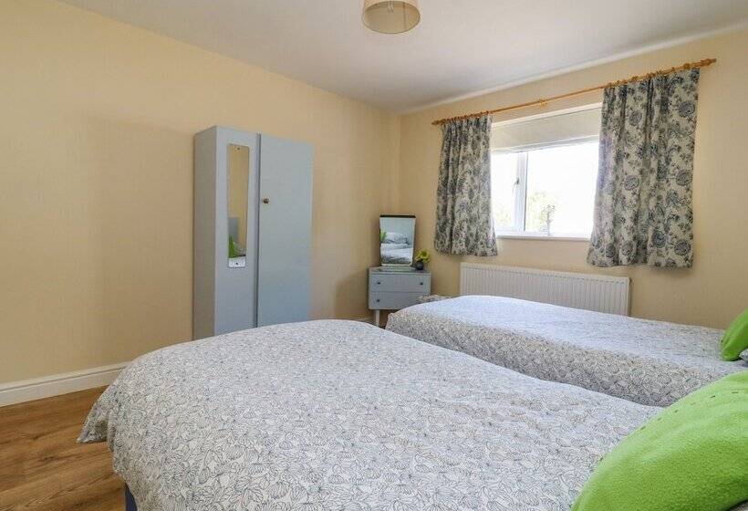 1 Pines Farm Cottages