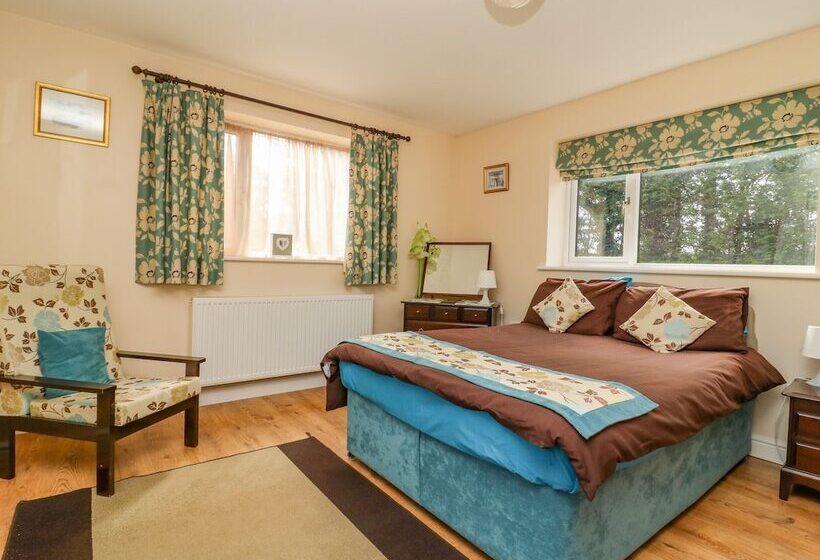 1 Pines Farm Cottages