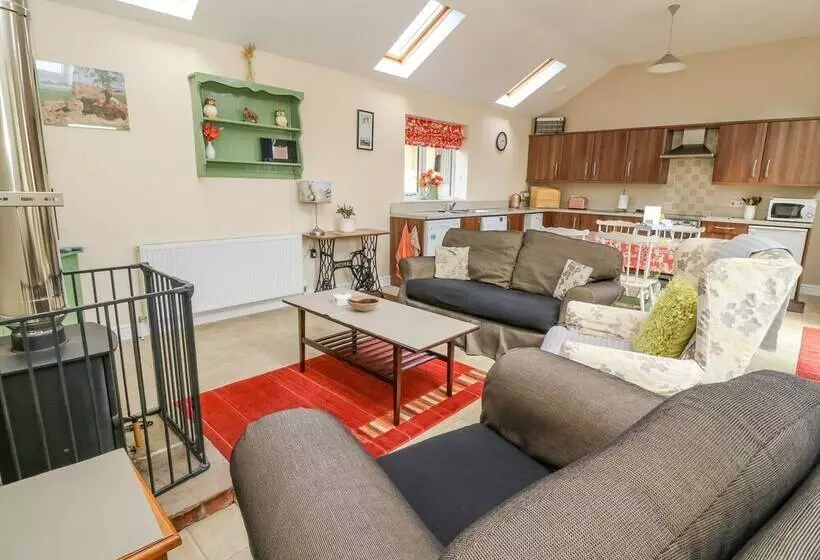 1 Pines Farm Cottages